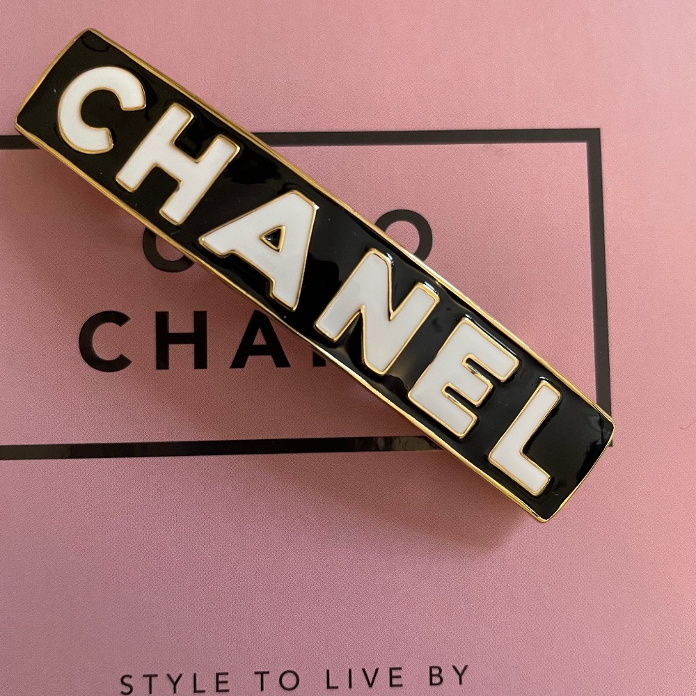 Chanel Barrette